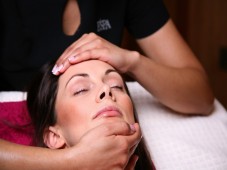 Antistress-Gesichtsmassage in Stuttgart (30 Minuten)