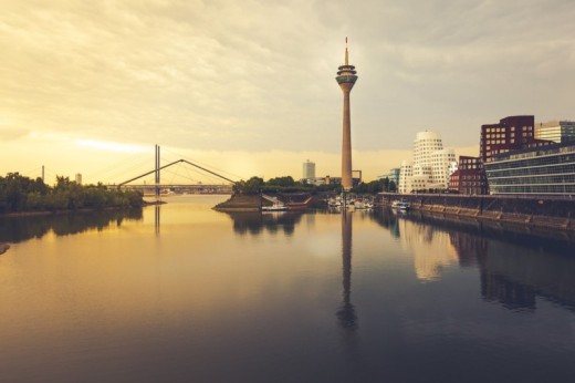 Düsseldorf Flussrundfahrt mit Panoramaboot