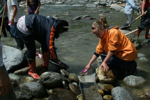 Goldwaschen mit Mittags-Grillplausch am Fluss