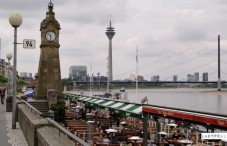 Düsseldorf Flussrundfahrt mit Panoramaboot