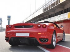 Fahren Sie einen Ferrari F430 - 2 oder 4 Runden - Spanien