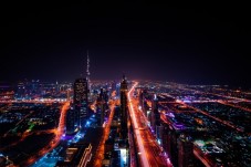 Dubai Top-Sehenswürdigkeiten mit Burj Khalifa besuchen und Armani Hotel Abendessen aus Abu Dhabi