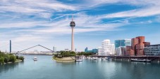Düsseldorf Flussrundfahrt mit Panoramaboot