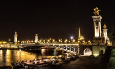 Moulin Rouge Paris mit Dinner-Kreuzfahrt auf dem Eiffelturm