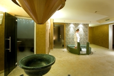 ORO DELL'INDIA IN COPPIA AL CENTRO BENESSERE SUL LAGO DI GARDA