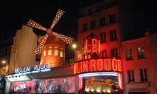 Moulin Rouge Paris mit Dinner-Kreuzfahrt auf dem Eiffelturm