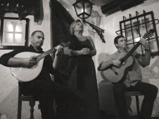 Lissabon-Tour bei Nacht mit Abendessen und Fado-Show
