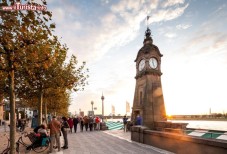 Düsseldorf Flussrundfahrt mit Panoramaboot