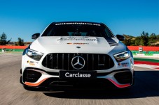 Conduzir um Mercedes AMG CLA45 1 volta + 1 volta em co-piloto