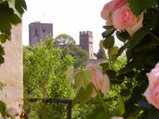 Mittelalterliches Festessen im Schloss Piacenza, Italien