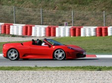 Fahren Sie einen Ferrari F430 - 2 oder 4 Runden - Spanien
