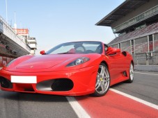 Fahren Sie einen Ferrari F430 - 2 oder 4 Runden - Spanien