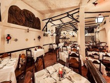 Lissabon-Tour bei Nacht mit Abendessen und Fado-Show
