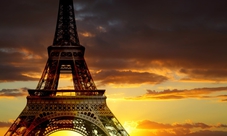 Moulin Rouge Paris mit Dinner-Kreuzfahrt auf dem Eiffelturm